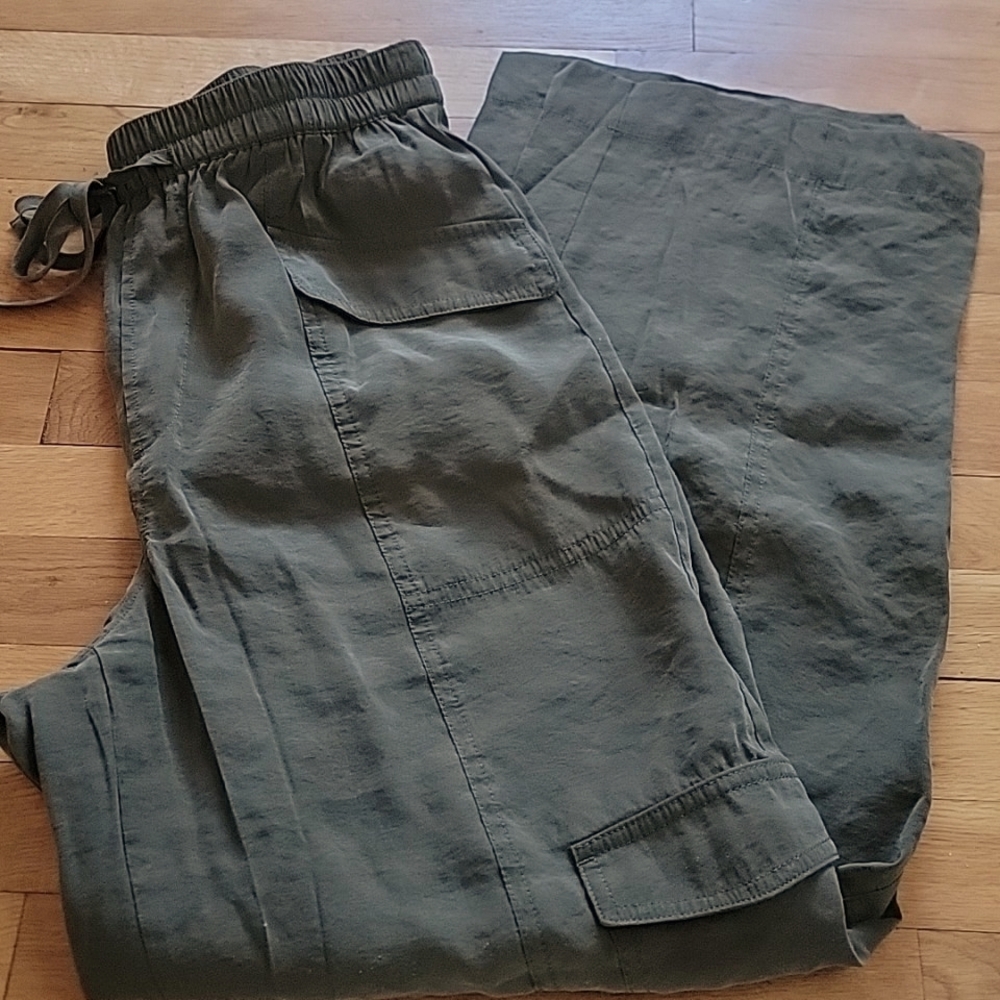 Madewell Straight Cargo Pull On Pants in Softdrape